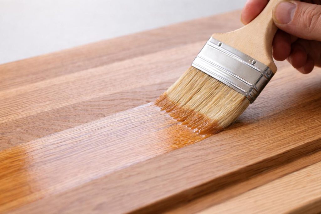 лак для дерева тонкими шарами